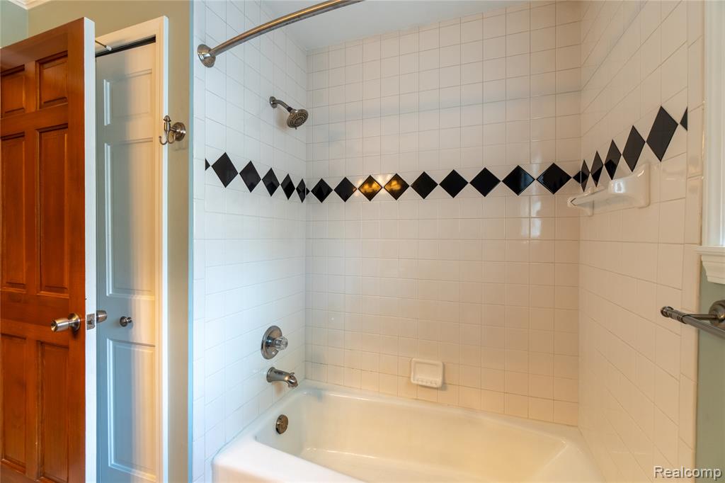 62 Chateaux Du Lac Drive, 14, Fenton, MI 48430 — Photo 30