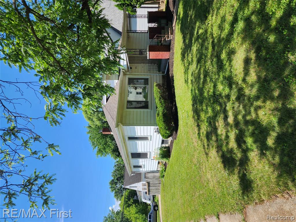 995 Lakeview Street, Waterford, MI 48328 — Photo 16