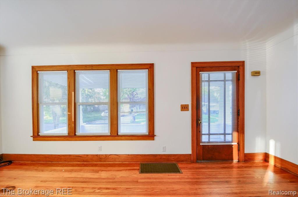 705 FRANK Street, Flint, MI 48504 — Photo 5
