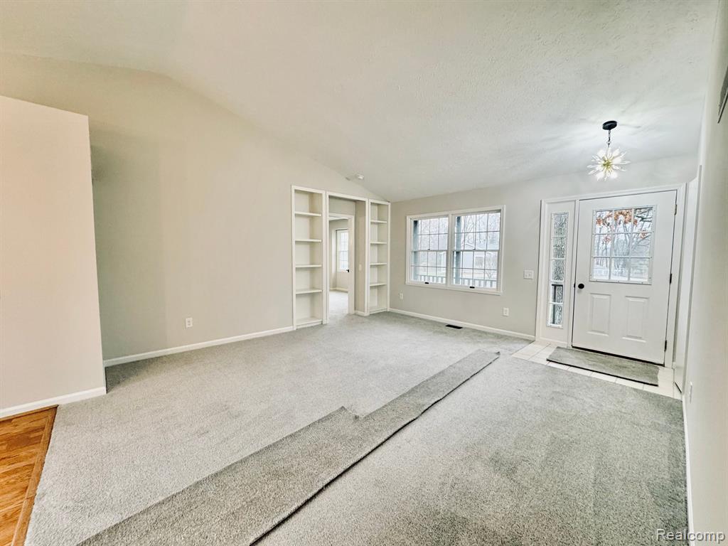 562 HALF ACRE Drive, Milford, MI 48380 — Photo 2