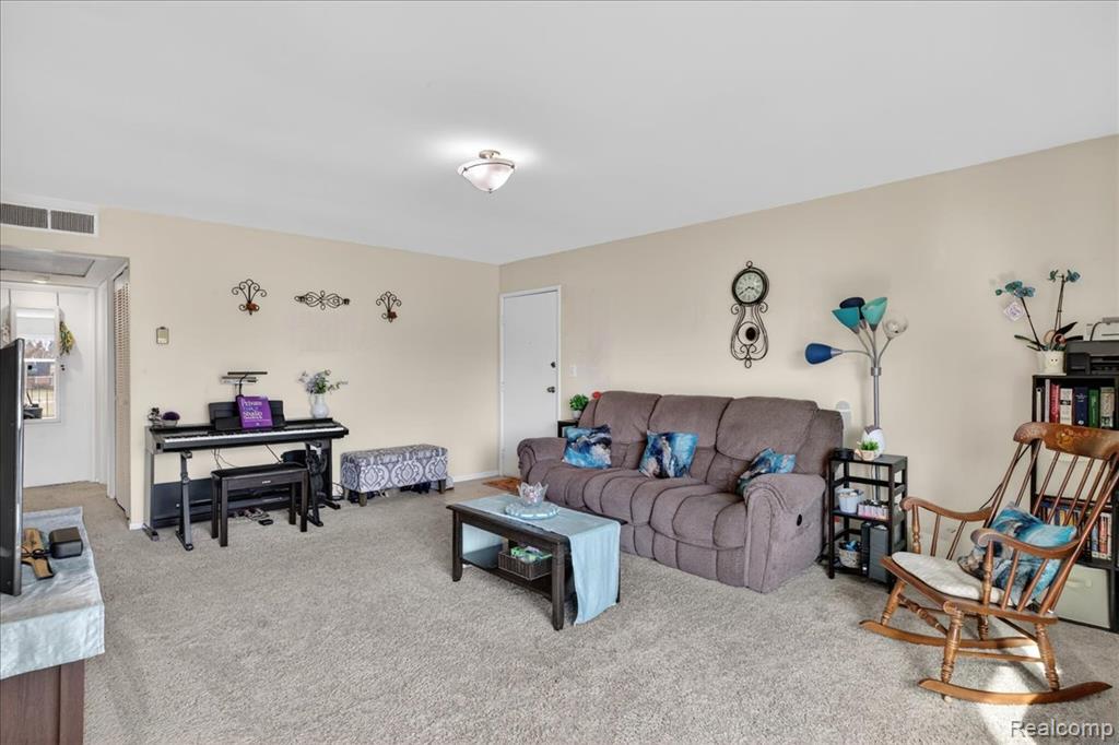 1878 Colonial Village Way, 4, Waterford, MI 48328 — Photo 5