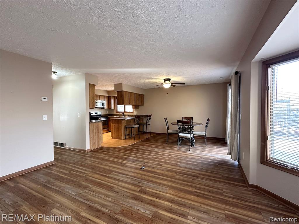 470 Woodstone Road, 33, Waterford, MI 48327 — Photo 3
