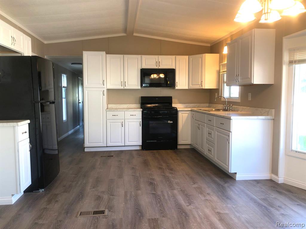 101 Spruce Drive, Jonesville, MI 49250 — Photo 3