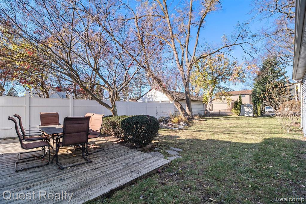 7000 WILLIAMS LAKE Road, Waterford, MI 48329 — Photo 25