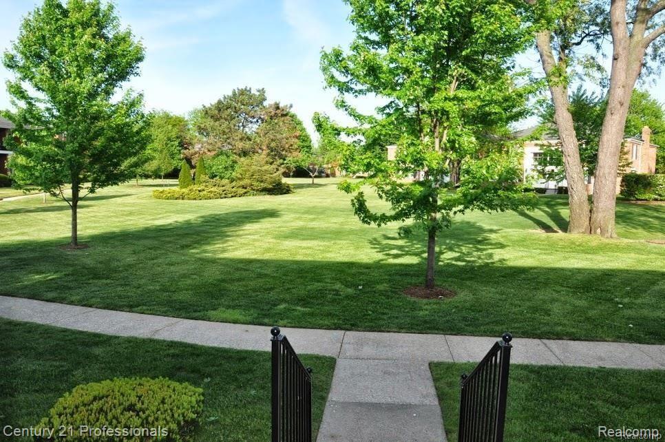 616 E Fox Hills Drive, Bloomfield Hills, MI 48304 — Photo 37