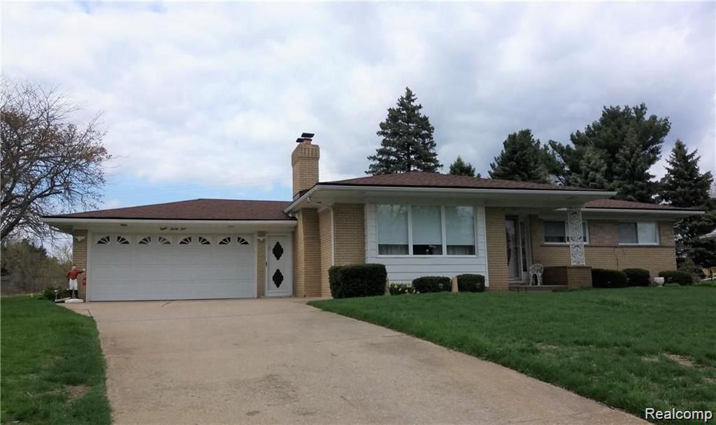 831 Sunnybeach Boulevard, White Lake, MI