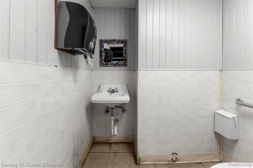 21350 Van Born Rd, Dearborn Heights, MI 48125 — Photo 25