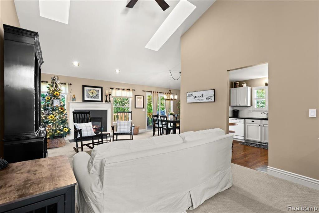 819 WOODHAVEN Drive, Commerce Twp, MI 48390 — Photo 6