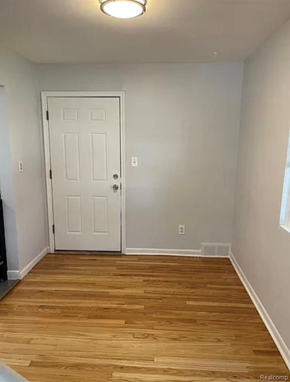 6874 Country Lane, Dearborn Heights, MI 48127 — Photo 3