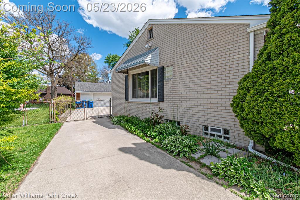 31395 Lyons Circle W, Warren, MI 48092 — Photo 5
