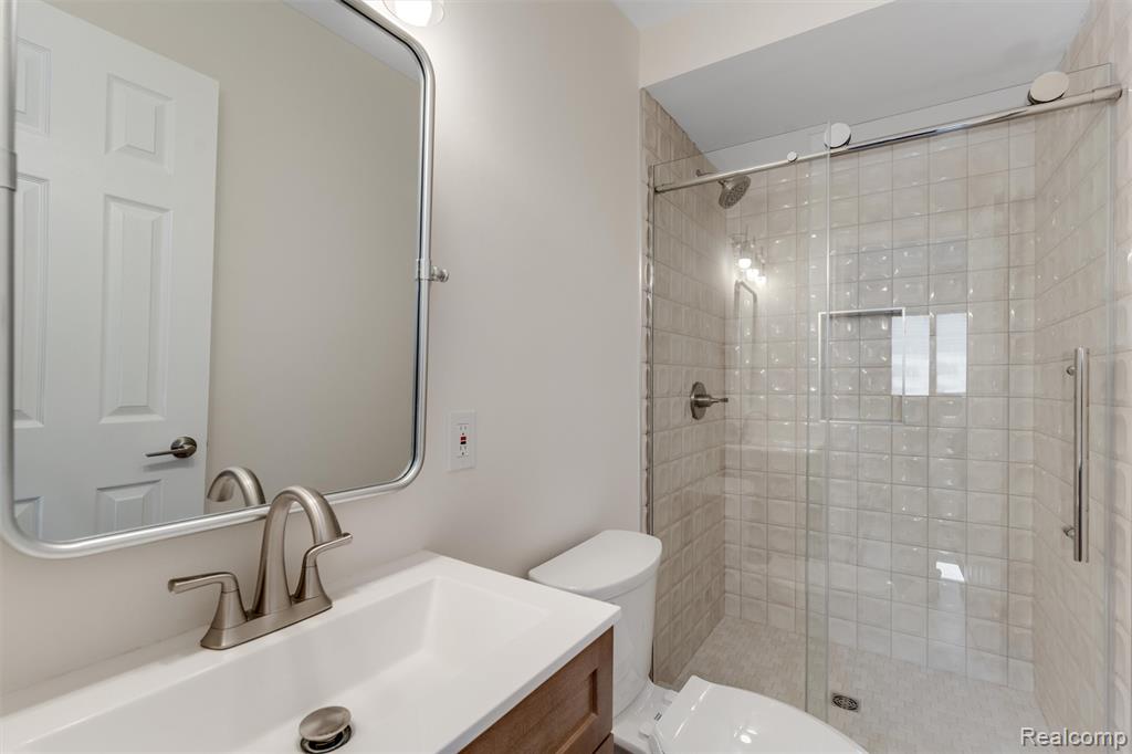 43303 Aspen Drive, Sterling Heights, MI 48313 — Photo 24