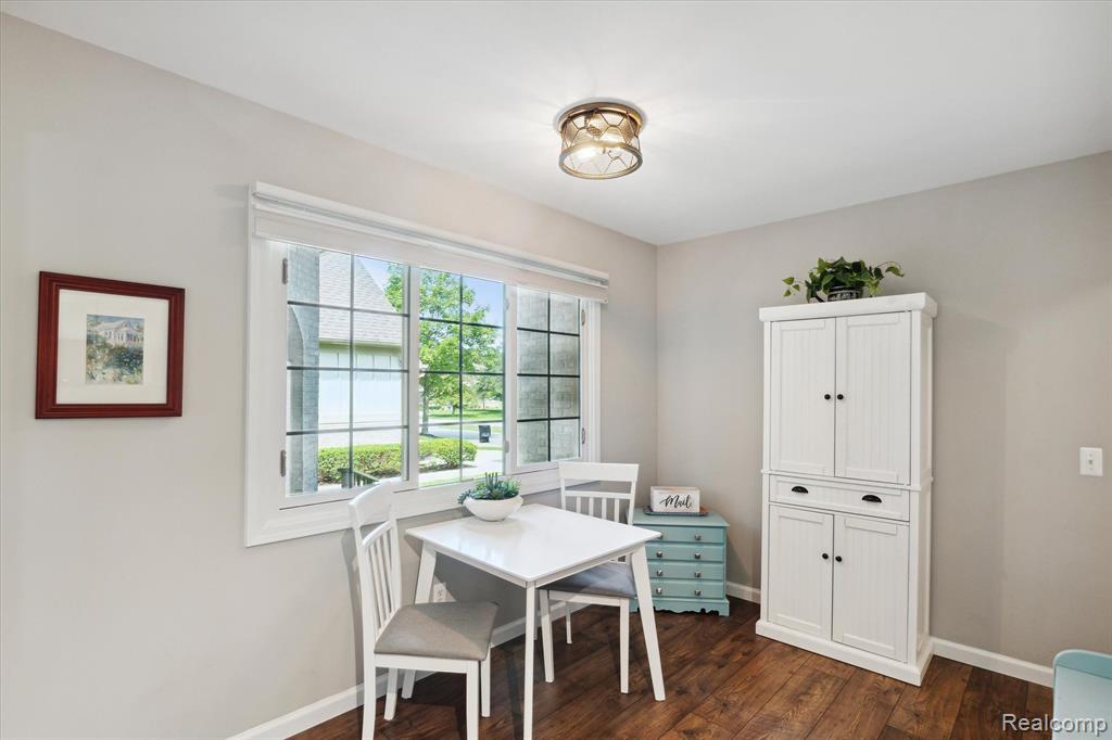 2736 MAPLE FOREST Drive, Wixom, MI 48393 — Photo 6