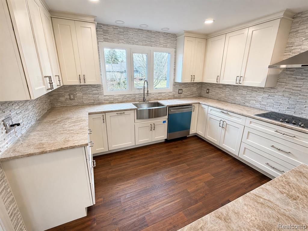 5525 Woodland Court, West Bloomfield, MI — Photo 20