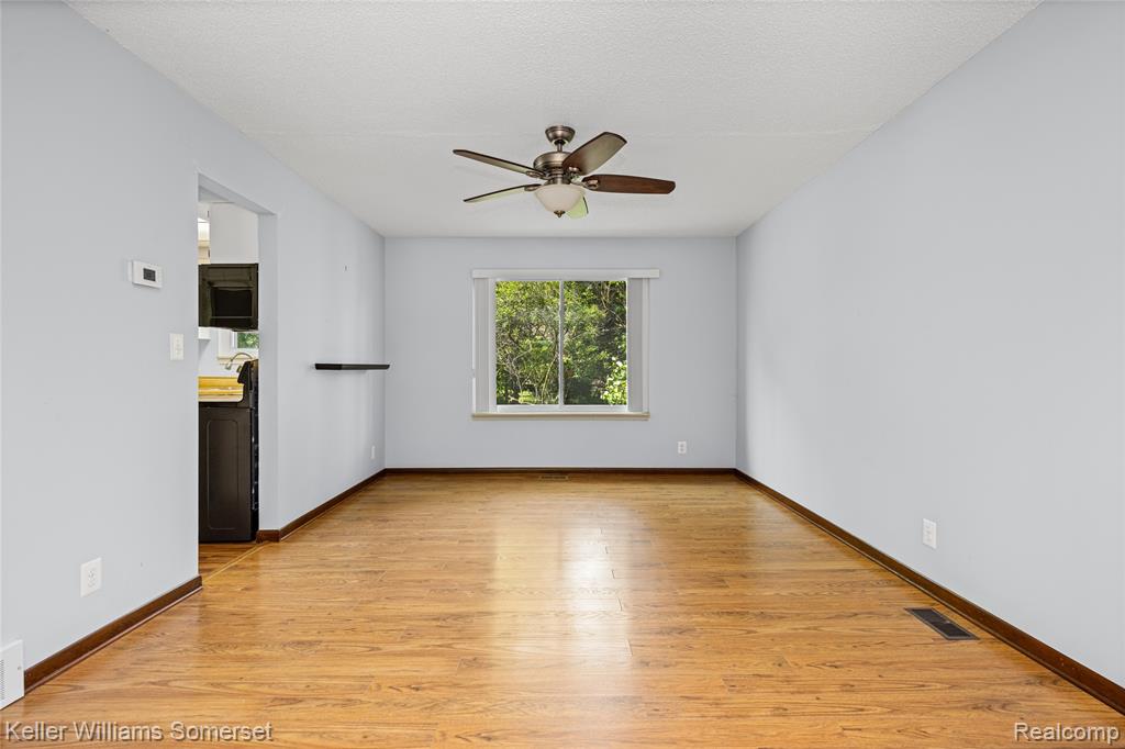 33614 Lakeview Street, New Baltimore, MI 48047 — Photo 17