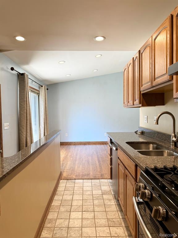 8126 Mills Street, Taylor, MI 48180 — Photo 14