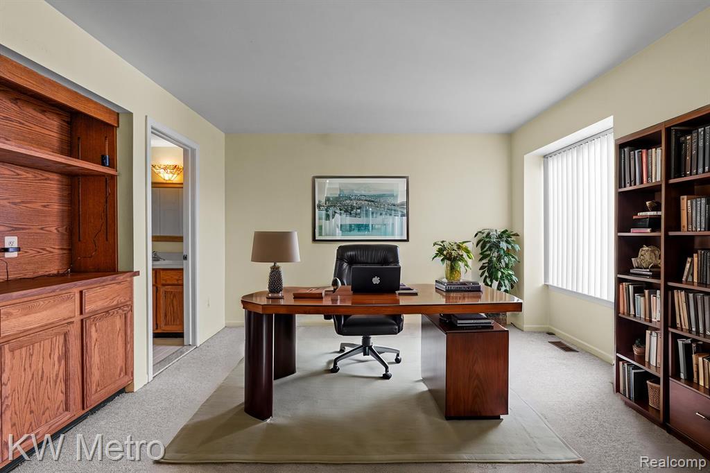 29263 W CHANTICLEER Drive, Southfield, MI 48034 — Photo 7