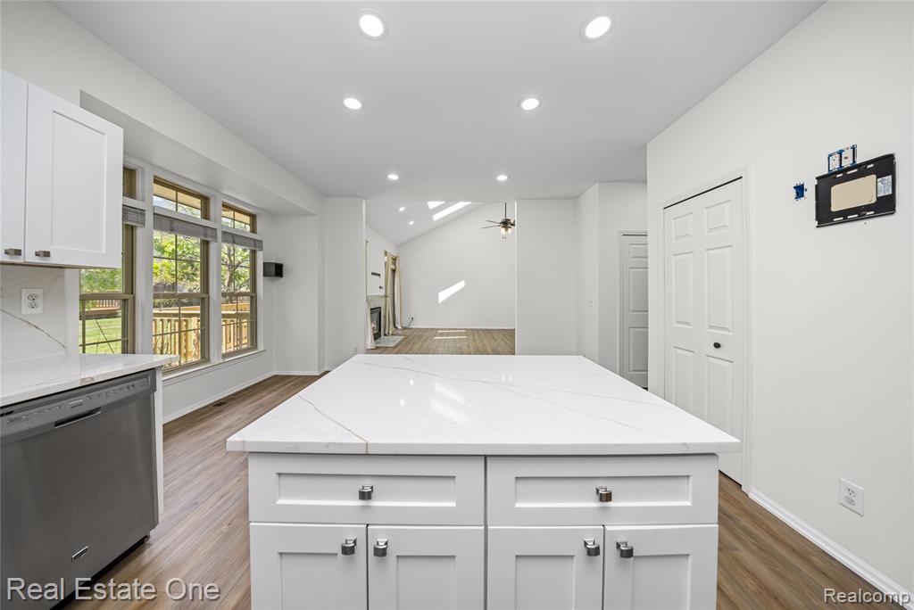 7382 Gateway Drive, West Bloomfield, MI — Photo 18