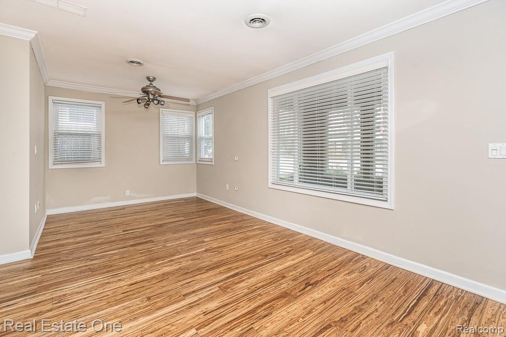 8955 Maplewood Avenue, Clarkston, MI 48348 — Photo 5