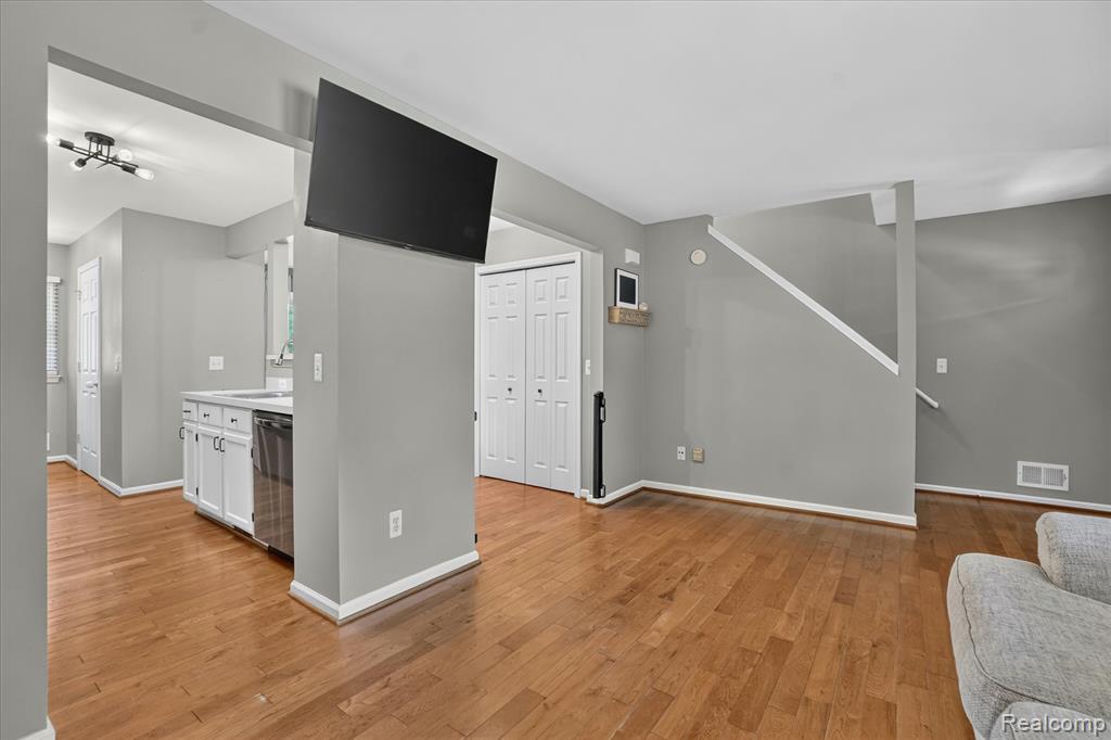 452 Waverly Lane, Howell, MI 48843 — Photo 9