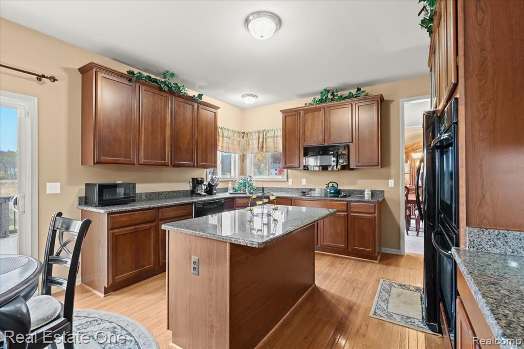 539 Olivia Drive, Milford, MI 48381 — Photo 12