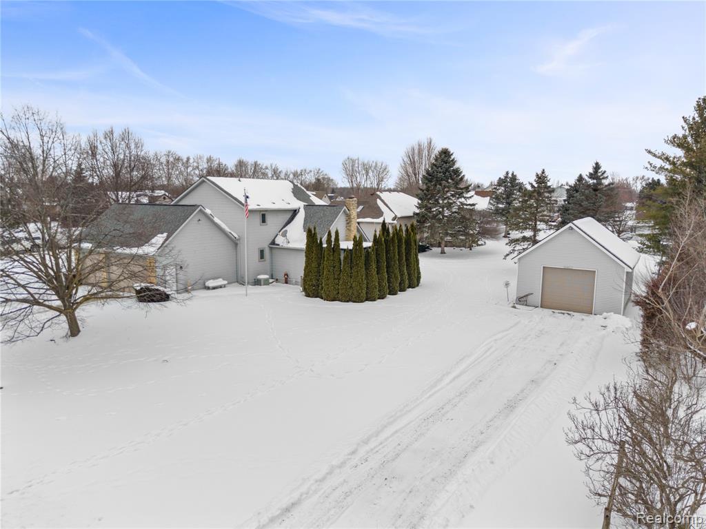 6083 Chatham Court, Grand Blanc, MI 48439 — Photo 33
