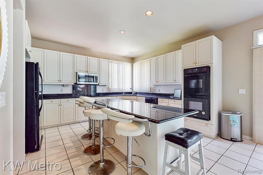 6657 Chelsea Bridge, West Bloomfield, MI — Photo 14