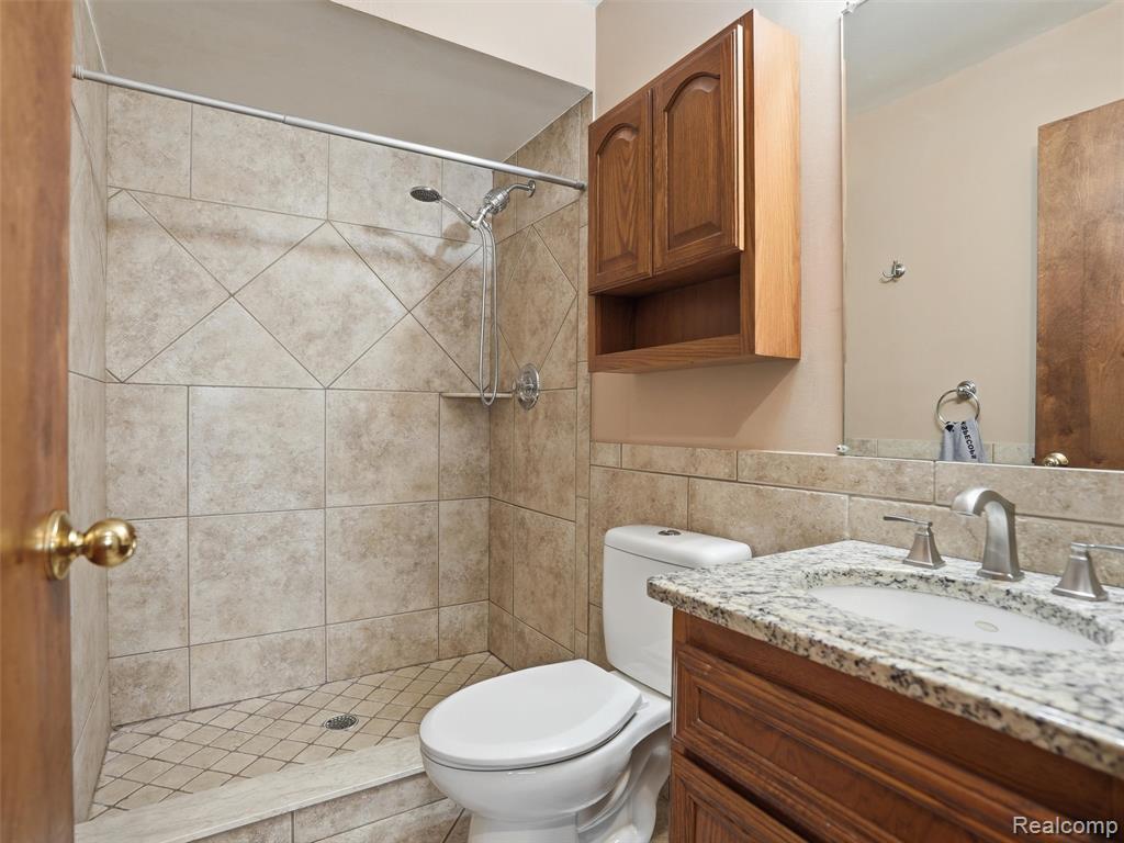 46689 Barbara Drive, Macomb, MI 48044 — Photo 18
