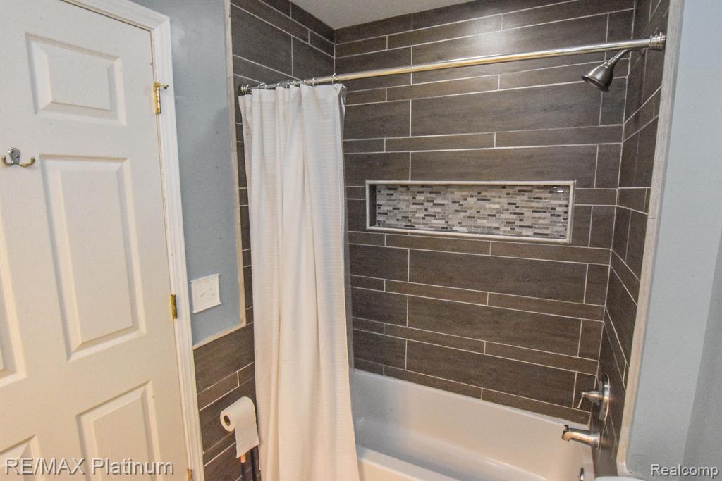 4237 MERRIMAN Loop, Howell, MI 48843 — Photo 42
