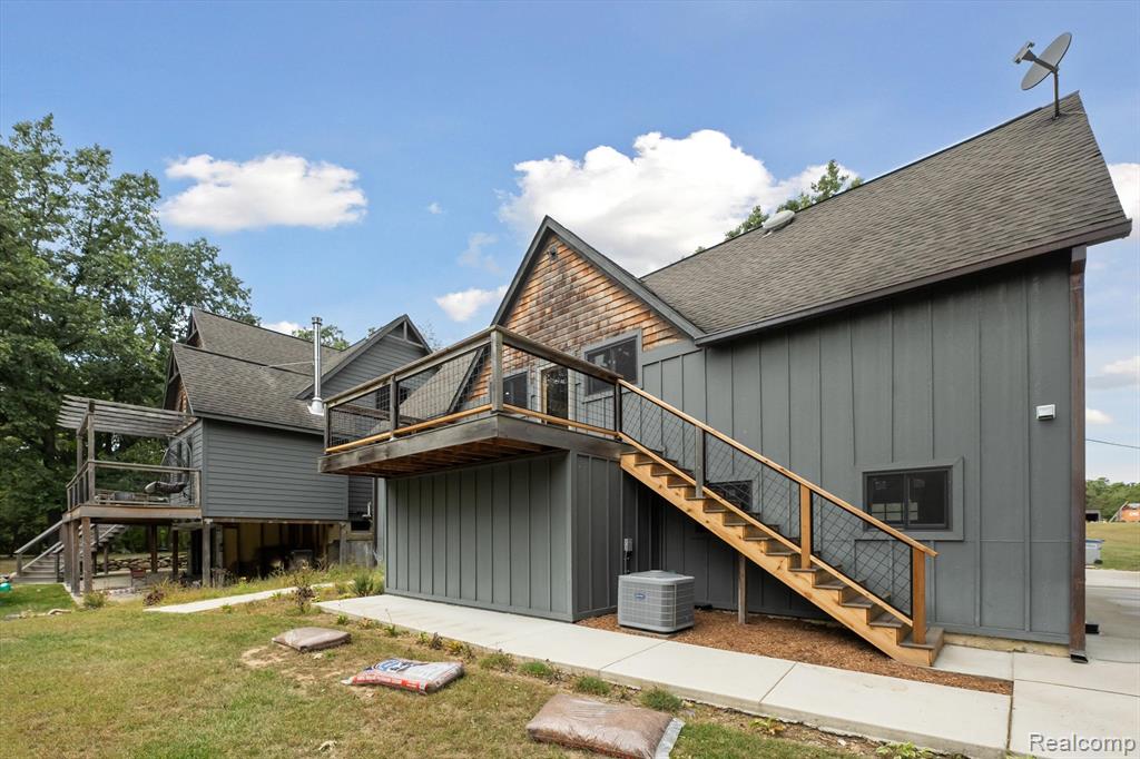 9824 Hidden Acres, South Lyon, MI 48178 — front exterior