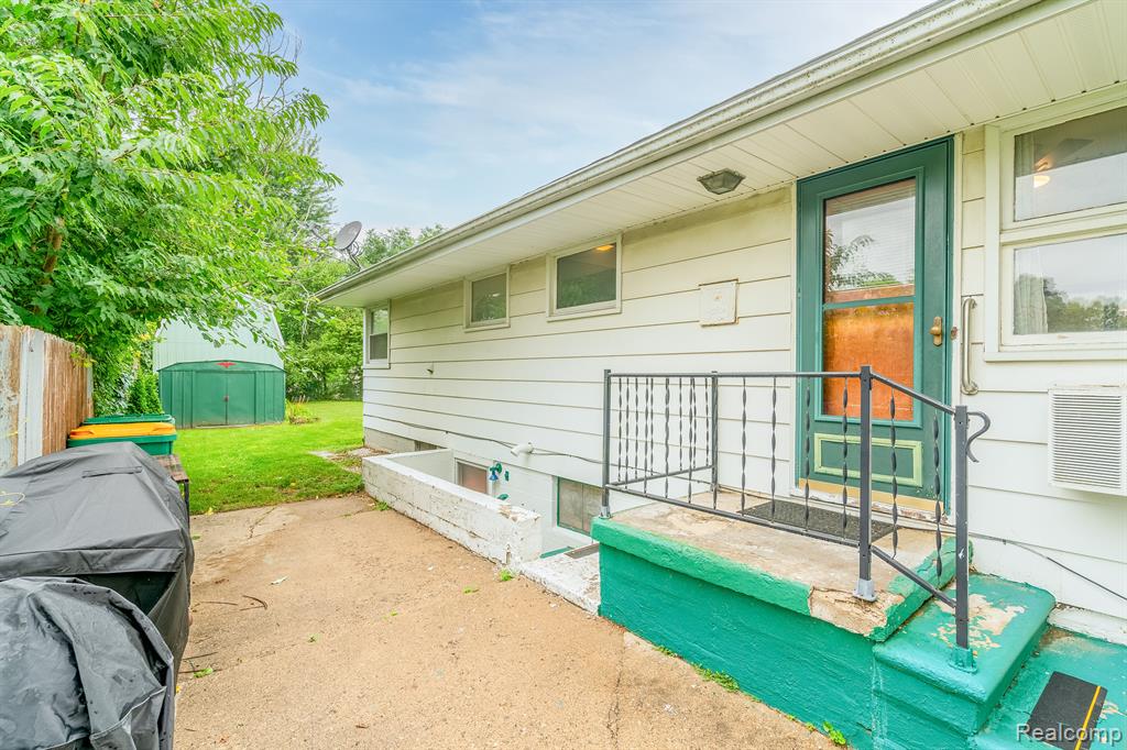 611 N IVANHOE Avenue, Ypsilanti, MI 48198 — Photo 4