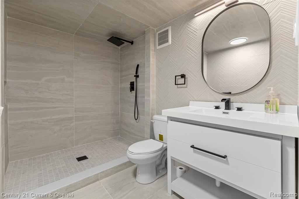 2211 Golfview Drive, Dearborn, MI, 48128