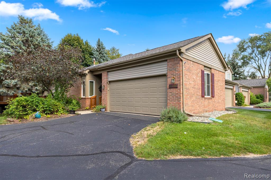 6546 Quail Run Circle, Westland, MI — front exterior