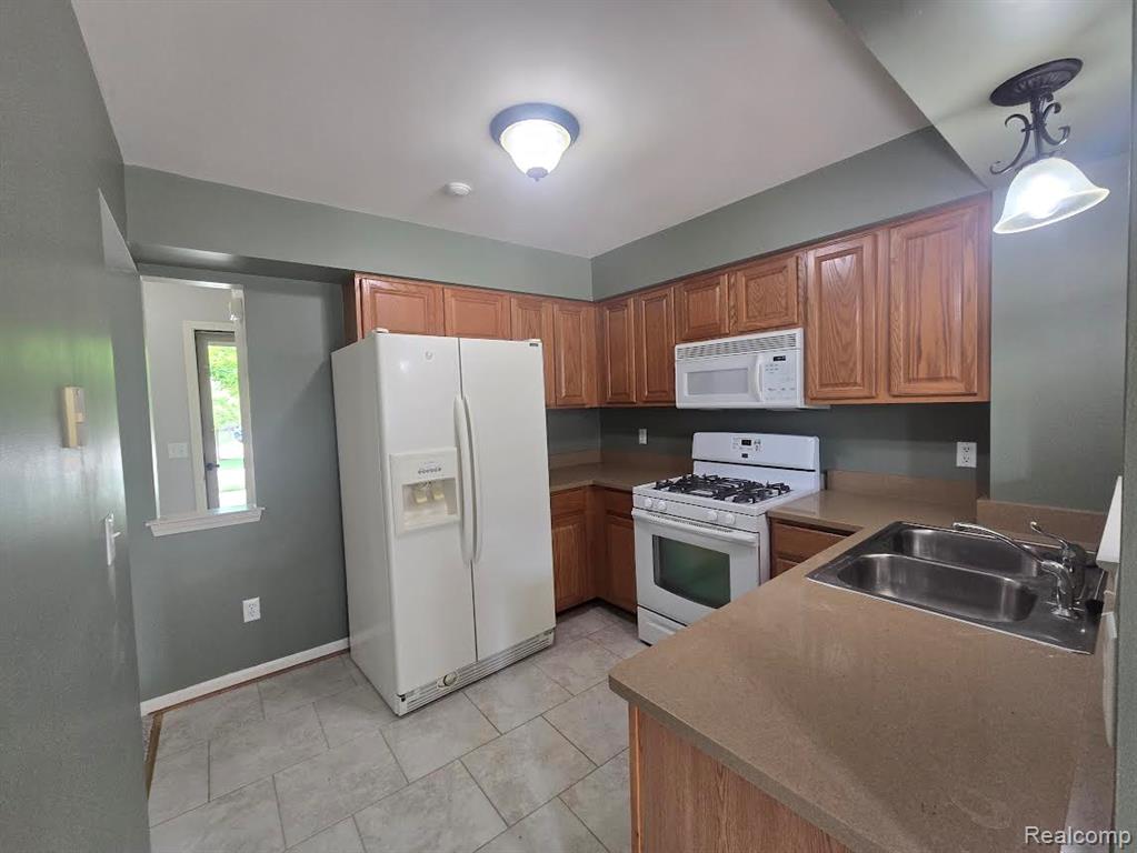 4351 Hunters Circle W, Canton, MI 48188 — Photo 6