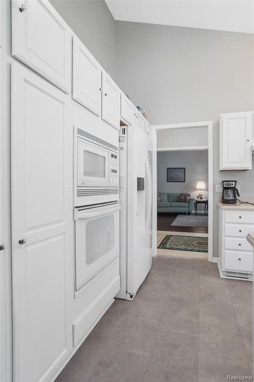 16822 Lochmoor Circle W, Northville, MI 48168 — Photo 17