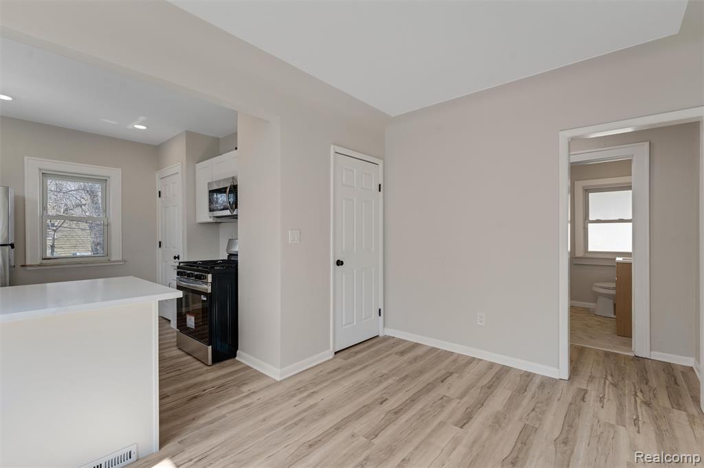 917 N Perry Street, Pontiac, MI 48340 — Photo 12