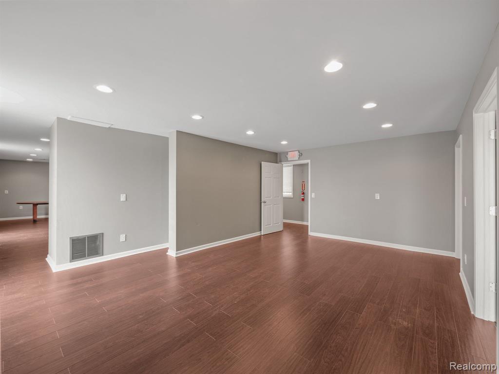 417 E 8 Mile Road, Hazel Park, MI 48030 — Photo 17