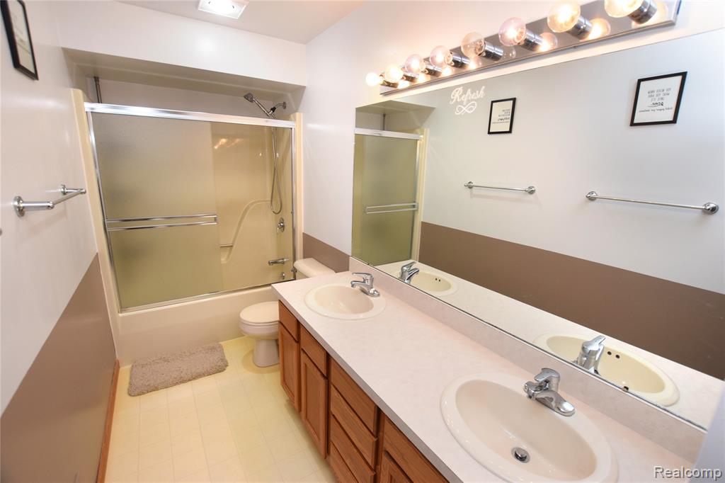6476 Stonebrook Lane, Flushing, MI 48433 — Photo 23