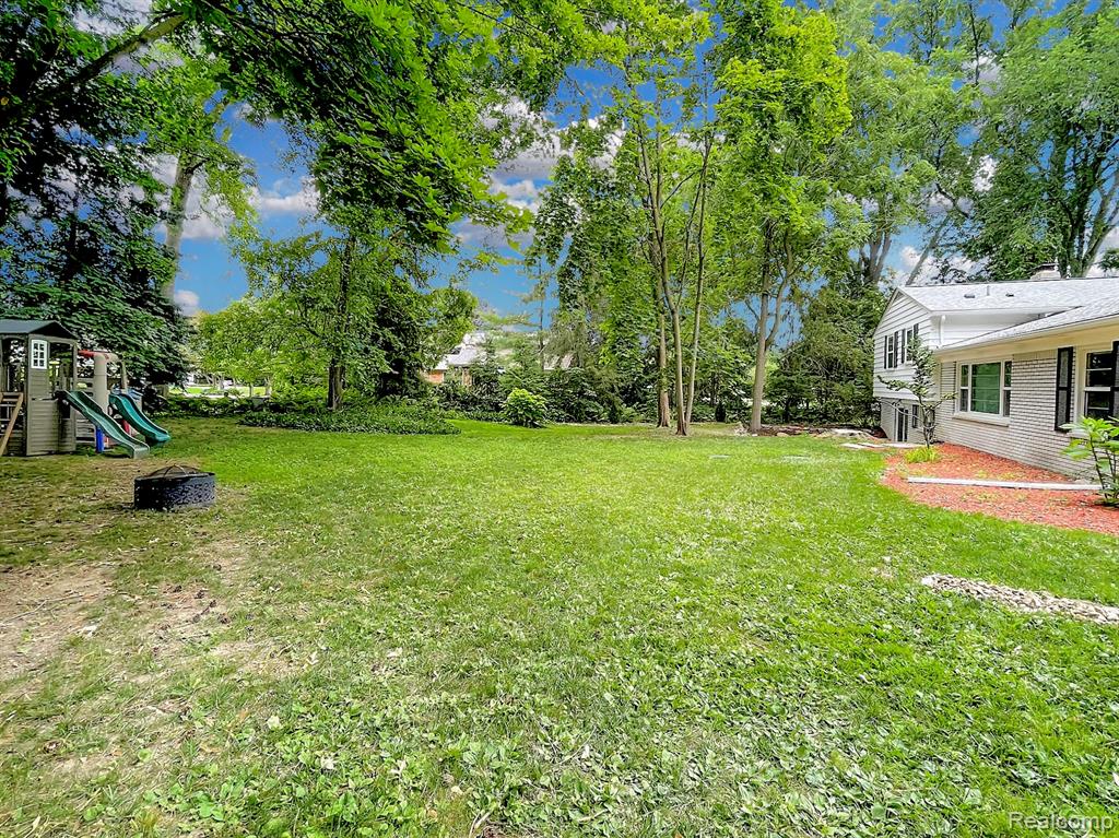 5753 Thorny Ash Road, Rochester, MI 48306 — Photo 34