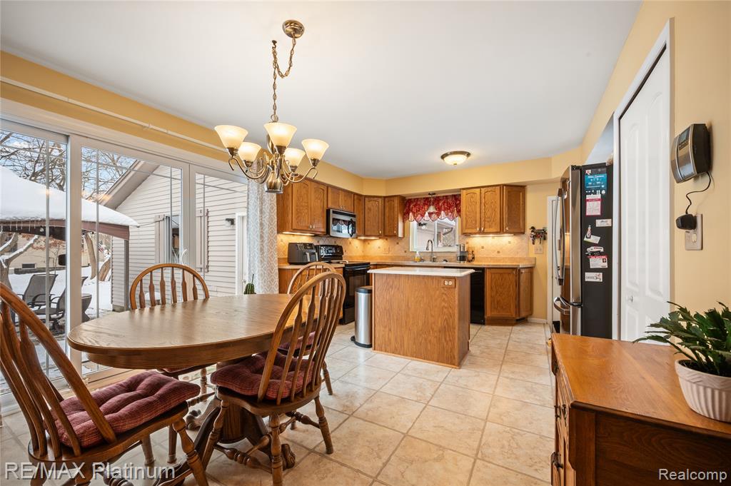 839 Harlequin Court, Highland, MI — Photo 10