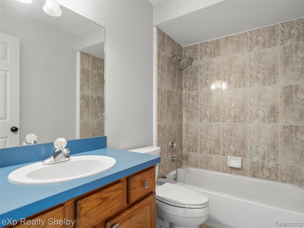 54256 Oconee Drive, Macomb, MI 48042 — Photo 22