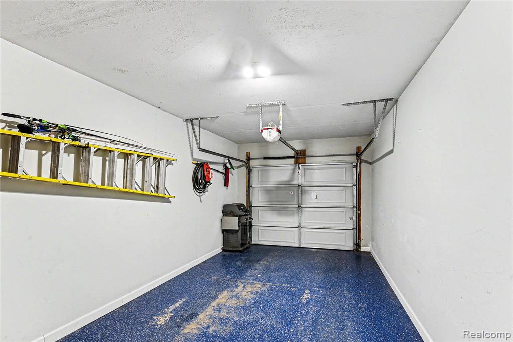 16440 Dominion Drive, Macomb, MI 48044 — Photo 24