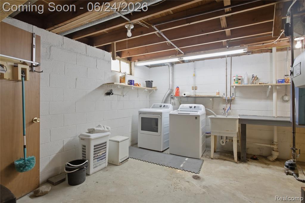20644 Hollywood Street, Harper Woods, MI 48225 — Photo 16