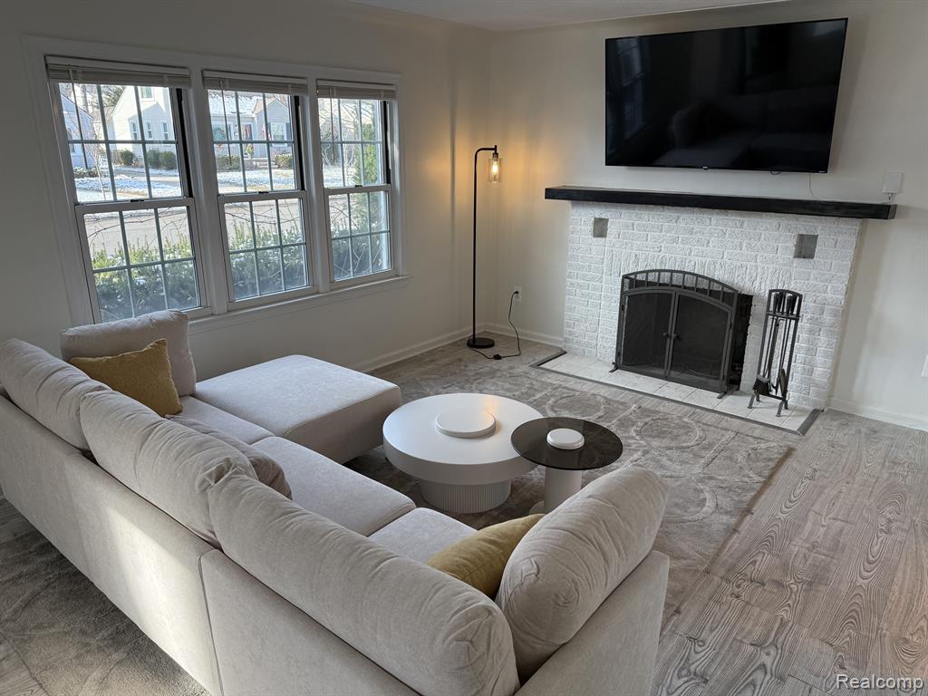 904 N REMBRANDT Avenue, Royal Oak, MI 48067 — Photo 2
