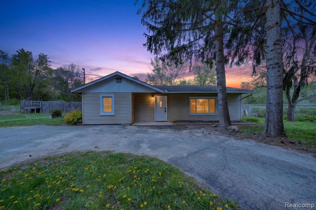 15013 Birchwood Drive, Holly, MI 48442 — front exterior