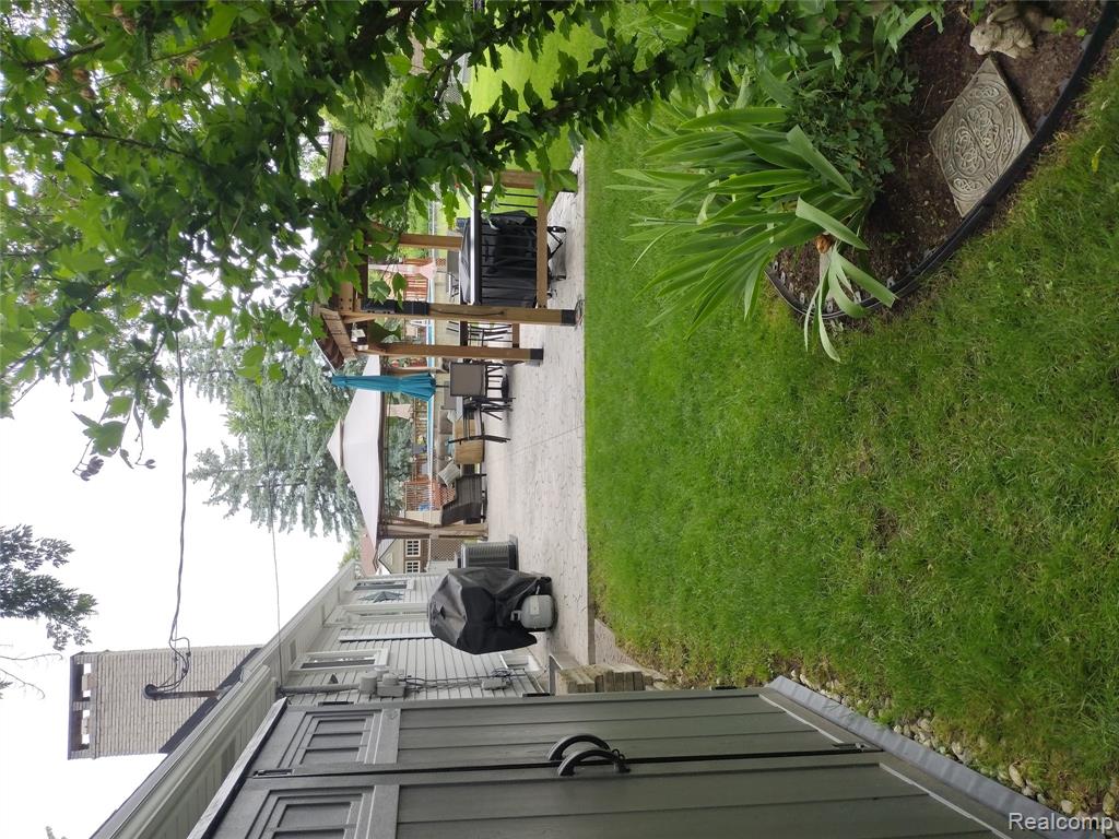 675 Montana Street, Marysville, MI 48040 — Photo 5