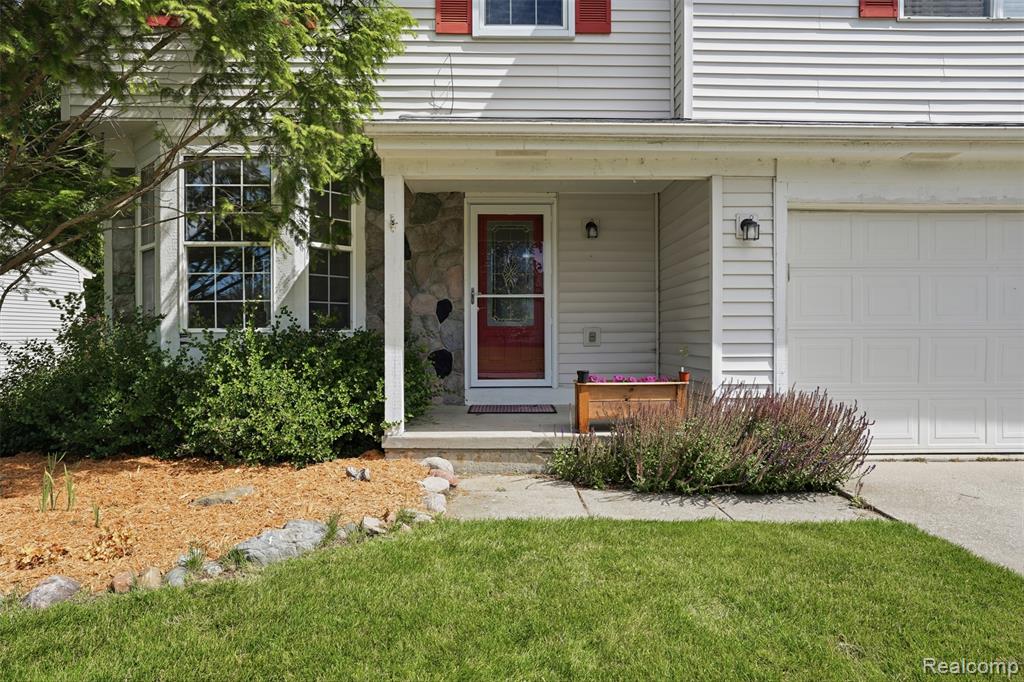 1099 Carriage Hill Drive, Fenton, MI 48430 — Photo 2