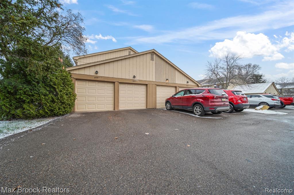8673 EDGEWATER Lane, Warren, MI 48093 — Photo 19