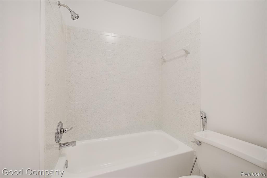 2425 TORQUAY Avenue, 102A, Royal Oak, MI 48073 — Photo 16