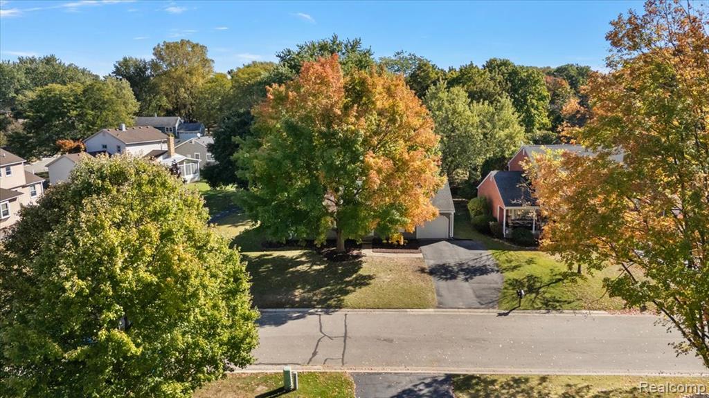 2066 Teaneck Circle, Wixom, MI 48393 — Photo 45