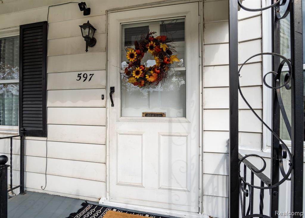 597 MARKLE Avenue, Pontiac, MI 48340 — Photo 2